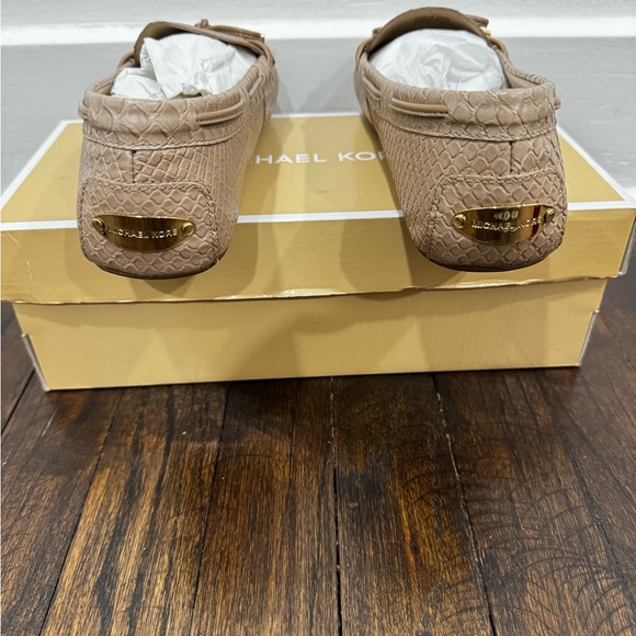 MICHAEL Michael Kors Women's Daisy Moc - Picture 7 of 9